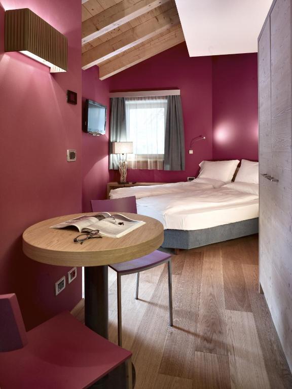 Color Home Suite Apartments Predazzo Værelse billede